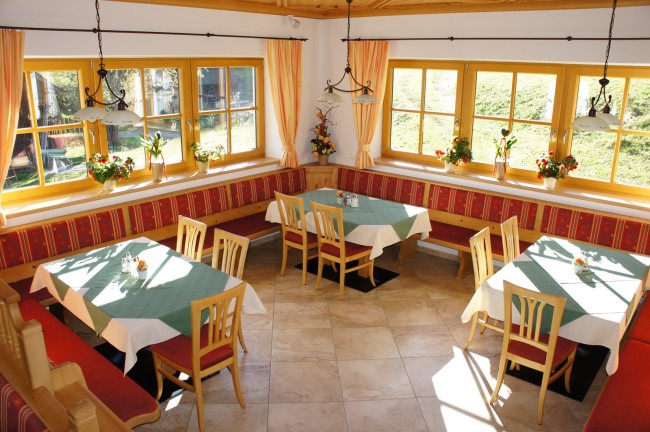 Stube am Dirtlergut für deinen Urlaub direkt an der Skipiste am Hauser Kaibling © Familie Promok